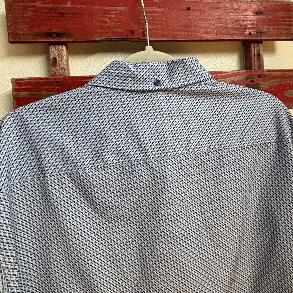 Stylish Men's Blue Patterned Button Down Shirt - image 4